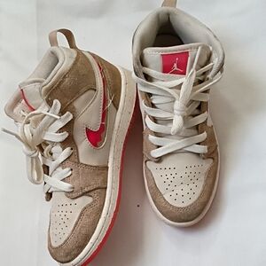 Nike Jordan Kids Mid-Top Sneakers in Beige and Pink